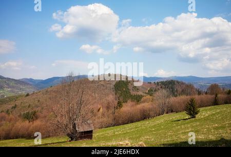 Blick auf das Pienin-Gebirge an einem sonnigen Tag, Polen. Stockfoto