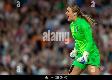 Freitag, 24.. Juni 2022. Mary Earps feiert. England vs. Niederlande. International freundlich in Elland Road (Leeds, Großbritannien). Stockfoto