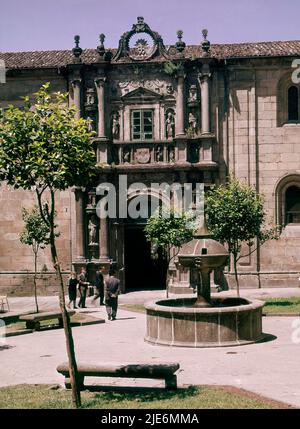 FACHADA DEL ANTIGUO COLEGIO FONSECA - SIGLO XVI - FOTO AÑOS 60. Lage: COLEGIO FONSECA. SANTIAGO DE COMPOSTELA. A CORUÑA. SPANIEN. Stockfoto
