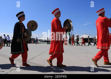 Junge Mehter Band des osmanischen Militärs beim Konzert von ETNOSPOR Feast auf dem Ataturk Airport in Istanbul Stockfoto