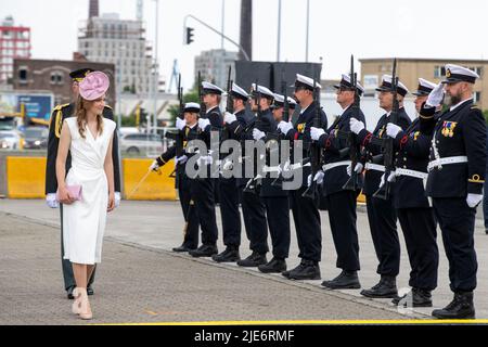 Kronprinzessin Elisabeth kommt zur Taufe des neuen Forschungsschiffs RV Belgica mit der belgischen Kronprinzessin in Gent. Der RV Belgica wird in den kommenden Jahrzehnten eine Schlüsselrolle in der belgischen und europäischen Meeresforschung spielen. Dank des neuen Schiffes können Meereswissenschaftler ihre mehrtägigen oder mehrwöchigen Expeditionen in belgischen Gewässern und darüber hinaus fortsetzen und erweitern. Der belgische Staat, vertreten durch das Bundesamt für Wissenschaftspolitik (BELSPO), besitzt das Schiff. Das Royal Belgian Institute of Natural Sciences (RBINS) wird in Zusammenarbeit mit Th für das Management verantwortlich sein Stockfoto