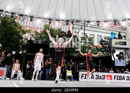 Der Belgier Nick Celis feiert am Samstag, dem 25. Juni 2022, in Antwerpen ein 3x3-Basketballspiel zwischen Belgien und Polen im Viertelfinale der Männer bei der FIBA 2022-Weltmeisterschaft. Die FIBA 3x3 Basket World Cup 2022 findet vom 21. Bis 26. Juni in Antwerpen statt. BELGA FOTO TOM GOYVAERTS Stockfoto