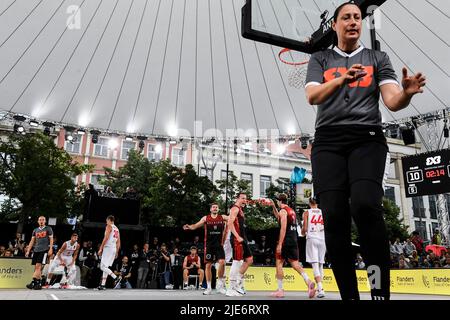 Der Belgier Nick Celis feiert das Rennen, nachdem er während eines 3x3-Basketballspiels zwischen Belgien und Polen im Viertelfinale der Männer beim FIBA 2022-Weltcup am Samstag, dem 25. Juni 2022, in Antwerpen Punkten konnte. Die FIBA 3x3 Basket World Cup 2022 findet vom 21. Bis 26. Juni in Antwerpen statt. BELGA FOTO TOM GOYVAERTS Stockfoto