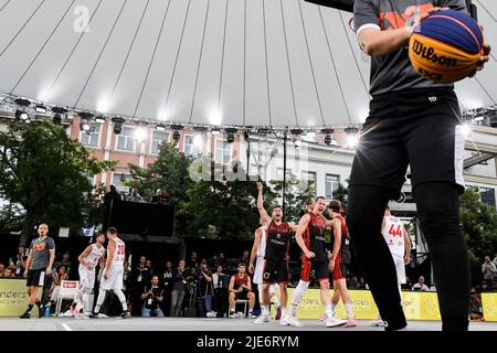 Der Belgier Nick Celis feiert das Rennen, nachdem er während eines 3x3-Basketballspiels zwischen Belgien und Polen im Viertelfinale der Männer beim FIBA 2022-Weltcup am Samstag, dem 25. Juni 2022, in Antwerpen Punkten konnte. Die FIBA 3x3 Basket World Cup 2022 findet vom 21. Bis 26. Juni in Antwerpen statt. BELGA FOTO TOM GOYVAERTS Stockfoto