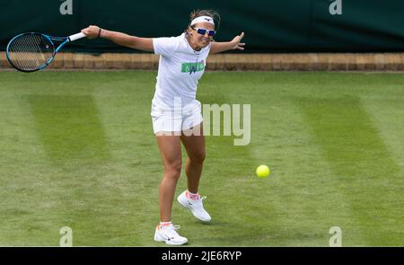 Die Belgierin Kirsten Flipkens, aufgenommen während einer Trainingseinheit vor dem Wimbledon Grand Slam Tennisturnier 2022 im All England Tennis Club, im Südwesten Londons, Großbritannien, Samstag, 25. Juni 2022. BELGA FOTO BENOIT DOPPAGNE Stockfoto