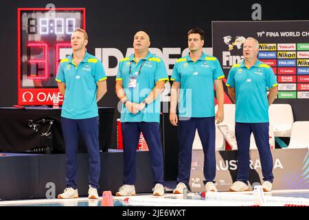 SZEGED, UNGARN - 25. JUNI: Cheftrainer Tim Hamill aus Australien während des Fina World Championships Budapest 2022-Spiels zwischen den USA und Australien am 25. Juni 2022 in Szeged, Ungarn (Foto: Albert ten Hove/Orange Picts) Stockfoto