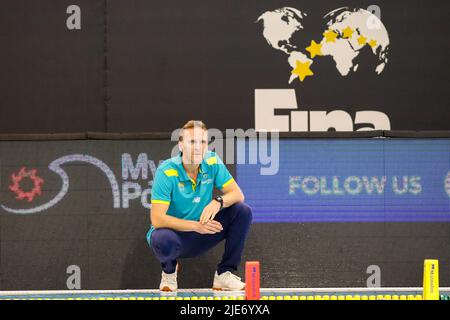 SZEGED, UNGARN - 25. JUNI: Cheftrainer Tim Hamill aus Australien während des Fina World Championships Budapest 2022-Spiels zwischen den USA und Australien am 25. Juni 2022 in Szeged, Ungarn (Foto: Albert ten Hove/Orange Picts) Stockfoto