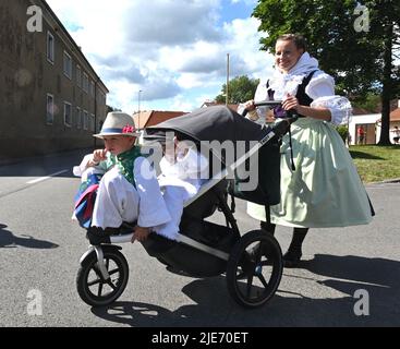 Straznice, Tschechische Republik. 25.. Juni 2022. Internationales Folklorefestival Straznice 2022 in Straznice, Tschechische Republik, 25. Juni 2022. Quelle: Igor Zehl/CTK Photo/Alamy Live News Stockfoto