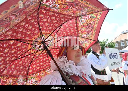 Straznice, Tschechische Republik. 25.. Juni 2022. Internationales Folklorefestival Straznice 2022 in Straznice, Tschechische Republik, 25. Juni 2022. Quelle: Igor Zehl/CTK Photo/Alamy Live News Stockfoto