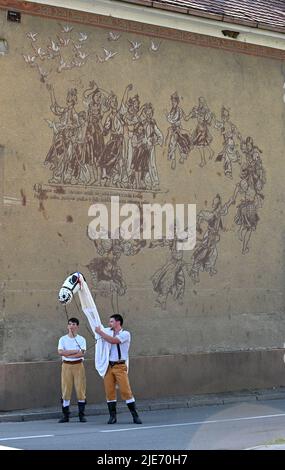 Straznice, Tschechische Republik. 25.. Juni 2022. Internationales Folklorefestival Straznice 2022 in Straznice, Tschechische Republik, 25. Juni 2022. Quelle: Igor Zehl/CTK Photo/Alamy Live News Stockfoto