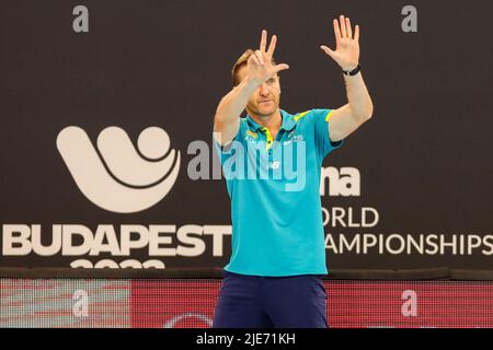 SZEGED, UNGARN - 25. JUNI: Cheftrainer Tim Hamill aus Australien während des Fina World Championships Budapest 2022-Spiels zwischen den USA und Australien am 25. Juni 2022 in Szeged, Ungarn (Foto: Albert ten Hove/Orange Picts) Stockfoto