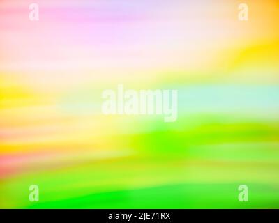 Über dem Hügel erhebt sich die farbenfrohe, dynamische und abstrakte Sonne in Pink und Orange. Stockfoto