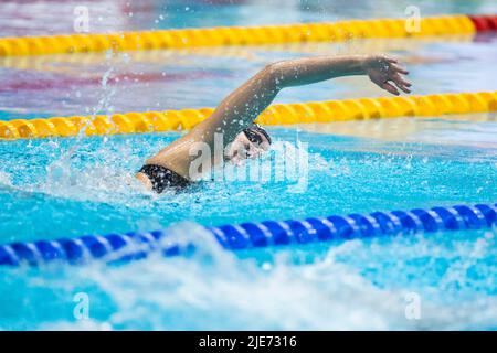 Berlin, Deutschland. 25.. Juni 2022. Schwimmen: Deutsche Meisterschaft, Entscheidungen: 200m Freestyle, Frauen. Chiara Klein kämpft um den Titel. Quelle: Christophe Gateau/dpa/Alamy Live News Stockfoto