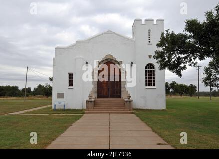 Die historische Kapelle in Fort Reno, einer ehemaligen Armeefestung westlich von El Reno, Oklahoma, wurde von deutschen Kriegsgefangenen während des Zweiten Weltkriegs erbaut. Stockfoto