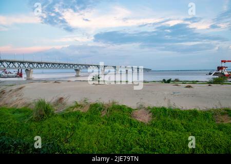 Padma Mehrzweckbrücke am Padma Fluss in Bangladesch. Diese Brücke wurde am 25. Juni 2022 in Bangladesch eingeweiht Stockfoto