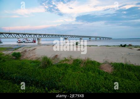 Padma Mehrzweckbrücke am Padma Fluss in Bangladesch. Diese Brücke wurde am 25. Juni 2022 in Bangladesch eingeweiht Stockfoto