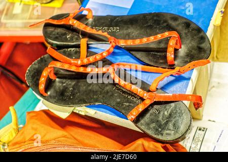 Reparatur Schuhe im Schuhe und Schlüsseldienst Saladauski Hannover .Linden. Stockfoto