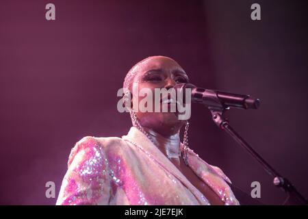 Laura Mvula spielt ihre erste Live-Show in London in der Islington Assembly Hall mit: Laura Mvula wo: London, Großbritannien Wann: 02 Sep 2021 Credit: Phil Lewis/WENN Stockfoto