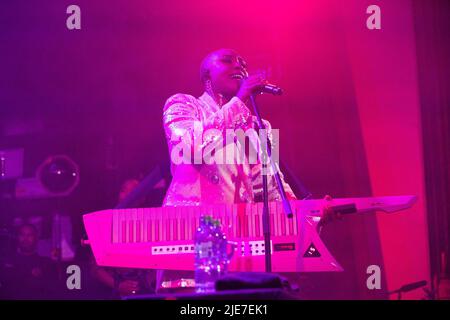 Laura Mvula spielt ihre erste Live-Show in London in der Islington Assembly Hall mit: Laura Mvula wo: London, Großbritannien Wann: 02 Sep 2021 Credit: Phil Lewis/WENN Stockfoto