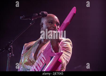 Laura Mvula spielt ihre erste Live-Show in London in der Islington Assembly Hall mit: Laura Mvula wo: London, Großbritannien Wann: 02 Sep 2021 Credit: Phil Lewis/WENN Stockfoto