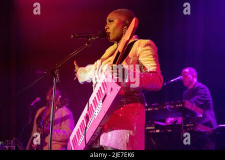 Laura Mvula spielt ihre erste Live-Show in London in der Islington Assembly Hall mit: Laura Mvula wo: London, Großbritannien Wann: 02 Sep 2021 Credit: Phil Lewis/WENN Stockfoto