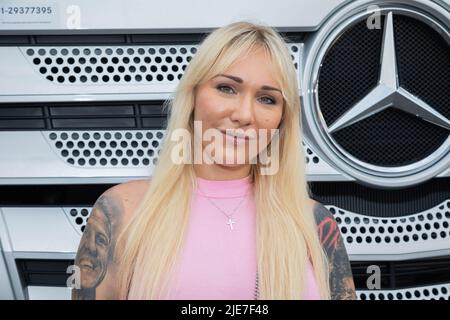 Sabrina Reiter aka PS-Tussi beim Familienfest am Mercedes Benz Standort.Bautzen, 25.06.2022 Stockfoto