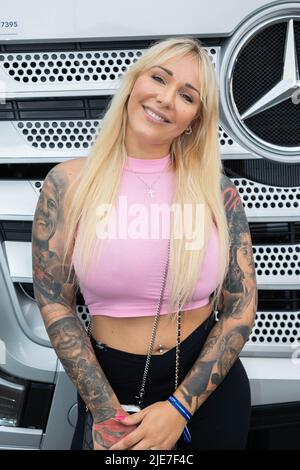 Sabrina Reiter aka PS-Tussi beim Familienfest am Mercedes Benz Standort.Bautzen, 25.06.2022 Stockfoto