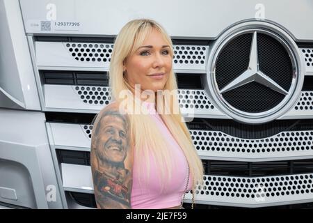 Sabrina Reiter aka PS-Tussi beim Familienfest am Mercedes Benz Standort.Bautzen, 25.06.2022 Stockfoto