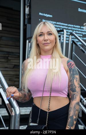 Sabrina Reiter aka PS-Tussi beim Familienfest am Mercedes Benz Standort.Bautzen, 25.06.2022 Stockfoto