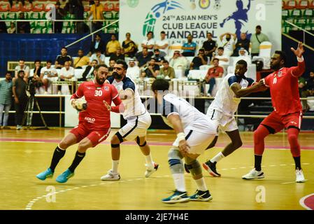 Hyderabad, Telangana, Indien. 25.. Juni 2022. 24. Asian Mens Club League Champion Tag 4 der Vorrunde 4 Gruppe b Spiel zwischen AL Najma gegen AL Kuwait.AL Najma schlägt Al Kuwait mit einem Margian Tor.Endstand AL Najma 30 - Al Kuwait 29. (Bild: © Varun Kumar Mukhia/Pacific Press via ZUMA Press Wire) Stockfoto