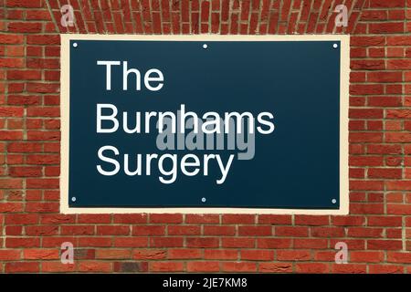 The Burnhams Surgery, NHS, Burnham Market, Norfolk, Namensschild, schild, 2022 neue Räumlichkeiten Stockfoto