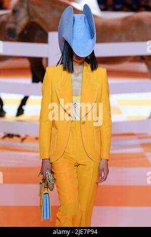 Paris, Frankreich. 25.. Juni 2022. CASCA SS23 Runway während der Paris Fashion Week Menswear am 2022. Juni - Paris, Frankreich. 25/06/2022 Credit: dpa/Alamy Live News Stockfoto