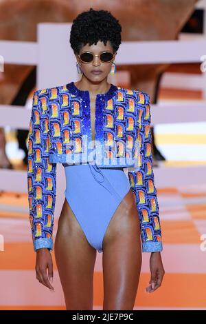 Paris, Frankreich. 25.. Juni 2022. CASCA SS23 Runway während der Paris Fashion Week Menswear am 2022. Juni - Paris, Frankreich. 25/06/2022 Credit: dpa/Alamy Live News Stockfoto