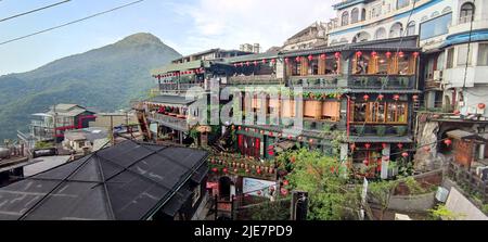 Jioufen Village, Taipei - APR 24, 2022 : wunderschöner Blick auf das Dorf Jioufen, New Taipei City, Taiwan Stockfoto