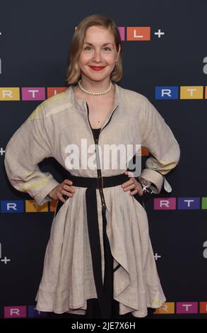 Mini yubkadagi qoramagizni qattiq sikishdi