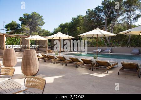 Mallorca, Spanien. 25.. Juni 2022. Blick auf den Pool des neuen Hotels Portocolom, das den deutschen Schauspieler Schweiger auf Mallorca eröffnete. Quelle: Ingo Wohlfeil/dpa/Alamy Live News Stockfoto