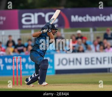 Shan Masood hat in einem T20 Blast Match gegen Lancashire Lightning gegen Derbyshire Falcons geschlagen Stockfoto