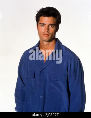 DAVID CHARVET in MELROSE PLACE (1992), Regie: ANSON WILLIAMS, RICHARD LANG und CHARLES CORRELL. Kredit: FOX FERNSEHAPPARAT NETZ/RECHTSCHREIBUNG FERNSEHEN/Album Stockfoto