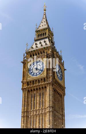 Nahaufnahme des Big Ben, auch bekannt als The Great Bell of the Palace of Westminster, neu restauriert, von der Westminster Bridge aus gesehen, London, Großbritannien Stockfoto