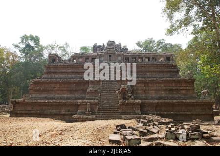 Phimeanakas Tempel, Angkor, Siem Reap, Kambodscha. Phimeanakas ist ein Hindu-Tempel, der Ende des 10.. Jahrhunderts im Khleang-Stil erbaut wurde. Phimeanakas ist l Stockfoto