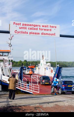 Strangford II, eine von zwei Fähren, die zwischen Strangford und Portaferry, County Down, Nordirland, verkehren. Stockfoto