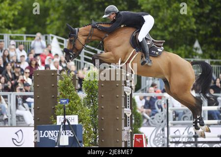 Paris, Frankreich. 26.. Juni 2022. Paris, Frankreich. 25.. Juni 2022. Penelope LEPREVOST beim Reiten in Texas während der Longines Global Champions Tour 2022, Paris Eiffel Jumping, Reitveranstaltung am 25. Juni 2022 im Champ de Mars in Paris, Frankreich - Foto Christophe Bricot/DPPI Credit: DPPI Media/Alamy Live News Credit: DPPI Media/Alamy Live News Stockfoto