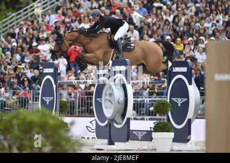 Paris, Frankreich. 26.. Juni 2022. Paris, Frankreich. 25.. Juni 2022. Penelope LEPREVOST beim Reiten in Texas während der Longines Global Champions Tour 2022, Paris Eiffel Jumping, Reitveranstaltung am 25. Juni 2022 im Champ de Mars in Paris, Frankreich - Foto Christophe Bricot/DPPI Credit: DPPI Media/Alamy Live News Credit: DPPI Media/Alamy Live News Stockfoto