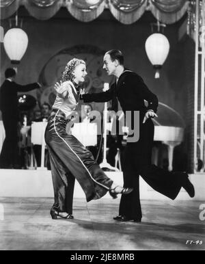 FRED ASTAIRE und GINGER ROGERS tanzen in der Let Yourself Go Nummer in FOLGE DER FLOTTE 1936 Regisseur MARK SANDRICH Texte und Musik von Irving Berlin RKO Radio Picches Stockfoto