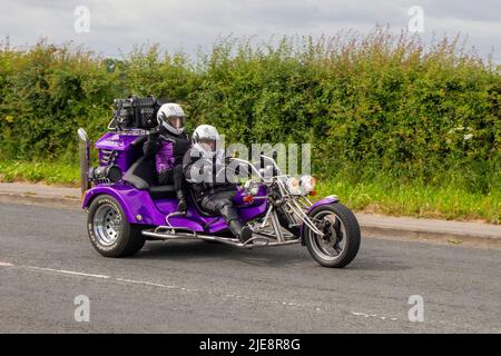 1998 90s Neunzigs Purple REWACO HSI 1584cc Benzin Dreirad-Trike; Klassische Motorräder kommen am Hoghton Tower zum Supercar Summer Showtime Car Meet an, das von Great British Motor Shows organisiert wird. Stockfoto