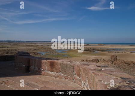 Seymour Tower mit Blick zurück auf Shore, Jersey, Channel Islands Stockfoto