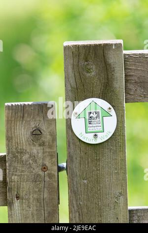 Derbyshire Wildlife Trust Nature Walk-Schild Stockfoto