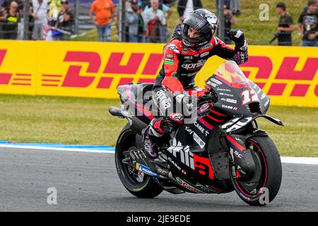 ASSEN, NIEDERLANDE - 26. JUNI: Maverick Vinales von Aprillia Racing und Spanien während der MotoGP der Niederlande bei TT Assen am 26. Juni 2022 in Assen, Niederlande. (Foto von Patrick Goosen/Orange Picturs) Stockfoto