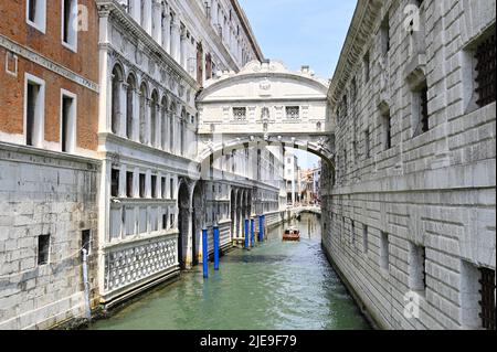 Venedig, Italien. 17. Juni 2022. Wasserkanal in Venedig Stockfoto