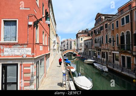 Venedig, Italien. 17. Juni 2022. Wasserkanal in Venedig Stockfoto